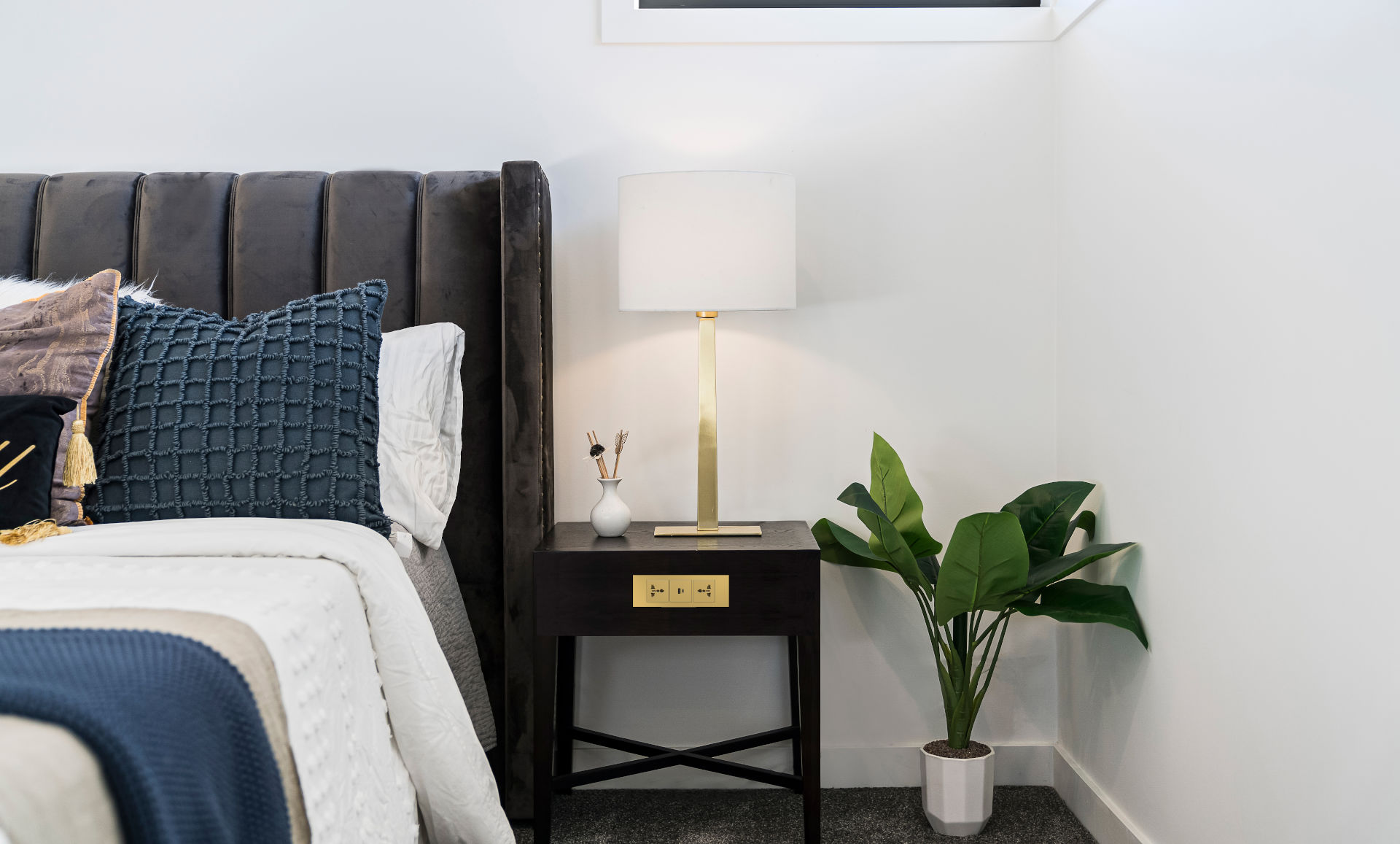 Mormax Uk Outlet And Usb In Desk By Bedside